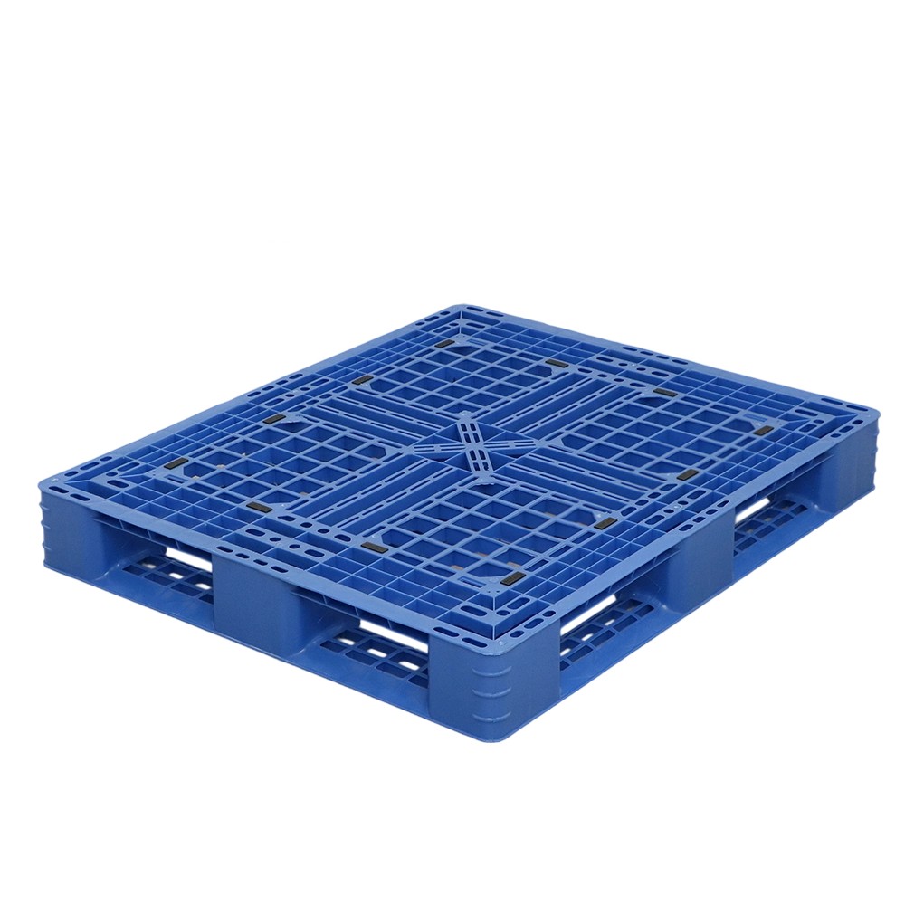 plastic pallets 2